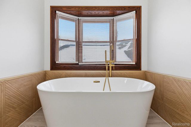 124 E Windemere Avenue, Royal Oak Charter Township, MI 48073