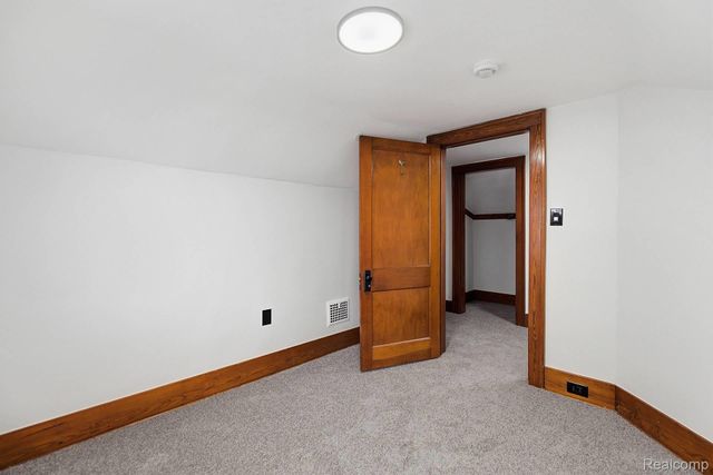 124 E Windemere Avenue, Royal Oak Charter Township, MI 48073