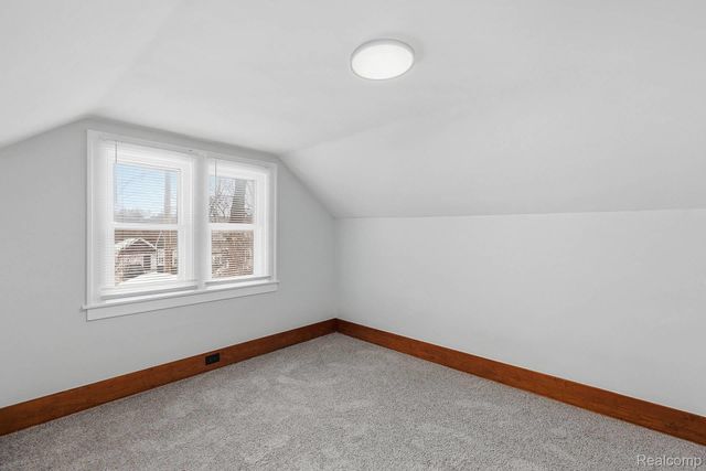 124 E Windemere Avenue, Royal Oak Charter Township, MI 48073