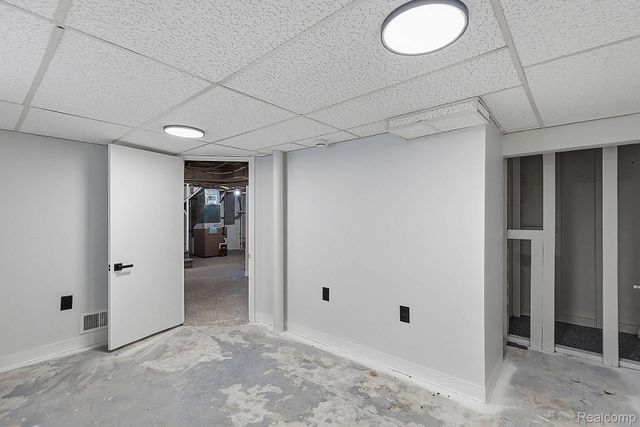 124 E Windemere Avenue, Royal Oak Charter Township, MI 48073