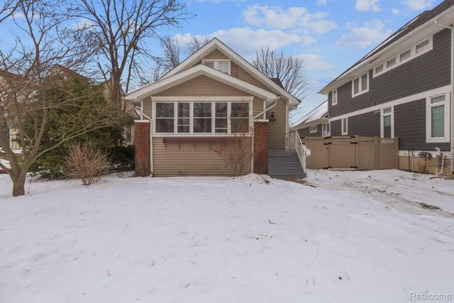 124 E Windemere Avenue, Royal Oak Charter Township, MI 48073