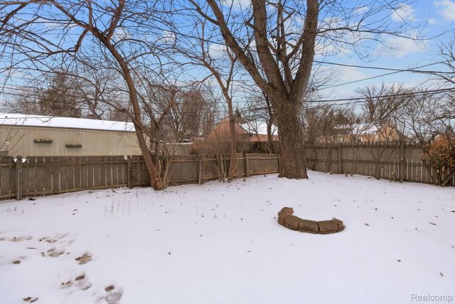 124 E Windemere Avenue, Royal Oak Charter Township, MI 48073