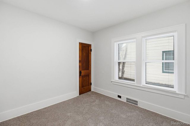 124 E Windemere Avenue, Royal Oak Charter Township, MI 48073