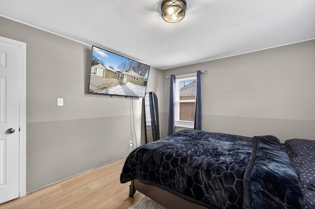 5720 W Thurston AVENUE, Milwaukee, WI 53218