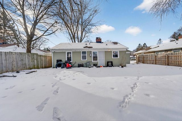 5720 W Thurston AVENUE, Milwaukee, WI 53218