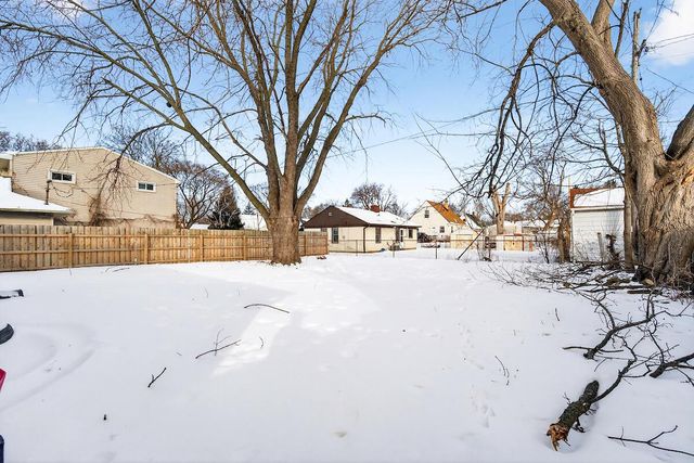 5720 W Thurston AVENUE, Milwaukee, WI 53218