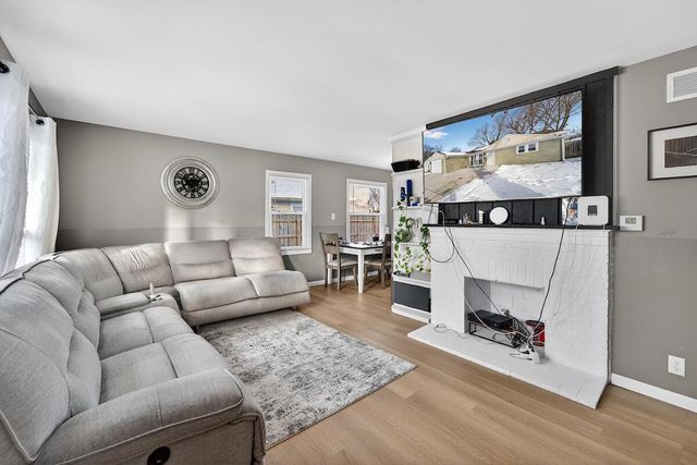 5720 W Thurston AVENUE, Milwaukee, WI 53218