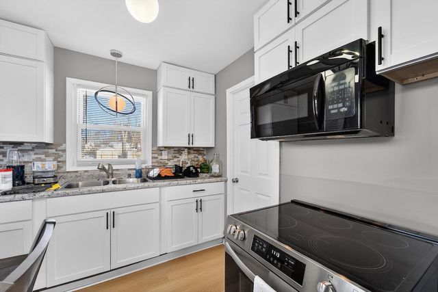 5720 W Thurston AVENUE, Milwaukee, WI 53218