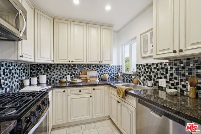 4408 Franklin Avenue 5, Los Angeles, CA 90027