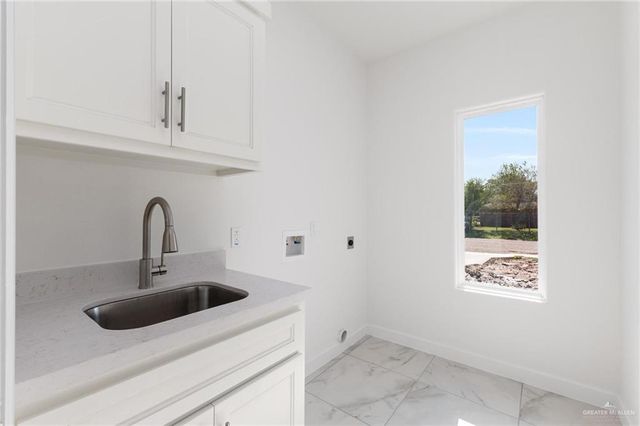 1085 S 12th Street, Raymondville, TX 78580