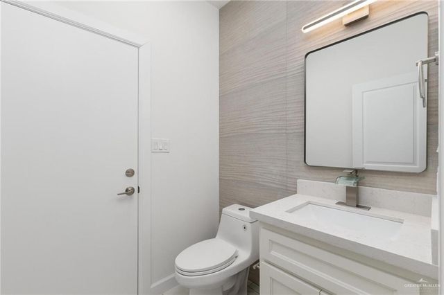 1085 S 12th Street, Raymondville, TX 78580