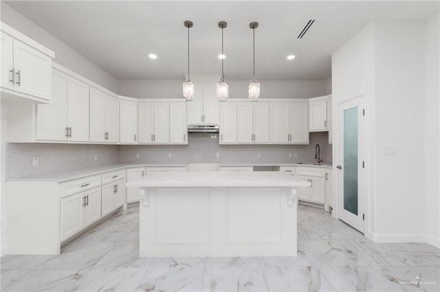 1085 S 12th Street, Raymondville, TX 78580