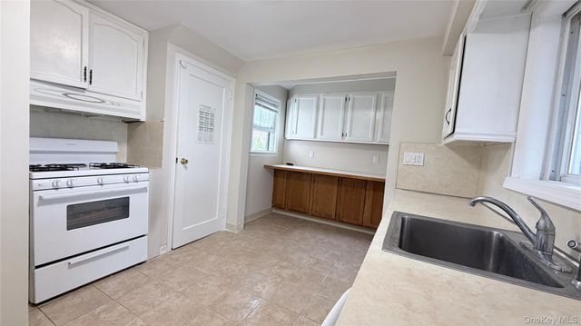 40 Greenvale Circle, White Plains, NY 10607