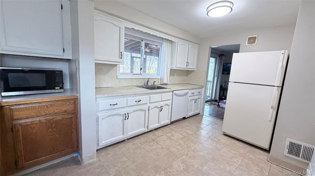 40 Greenvale Circle, White Plains, NY 10607