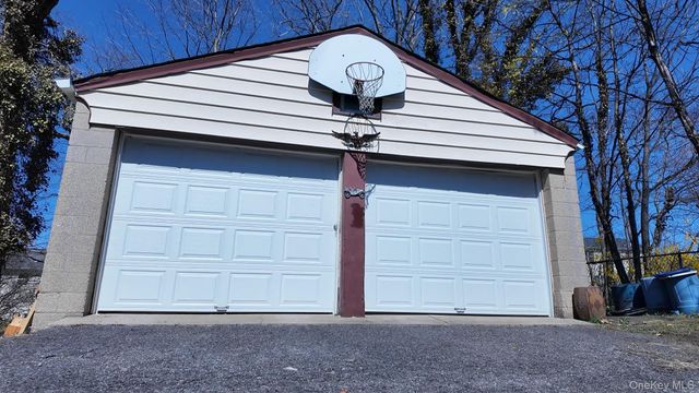 40 Greenvale Circle, White Plains, NY 10607
