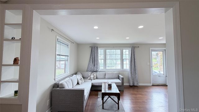 40 Greenvale Circle, White Plains, NY 10607