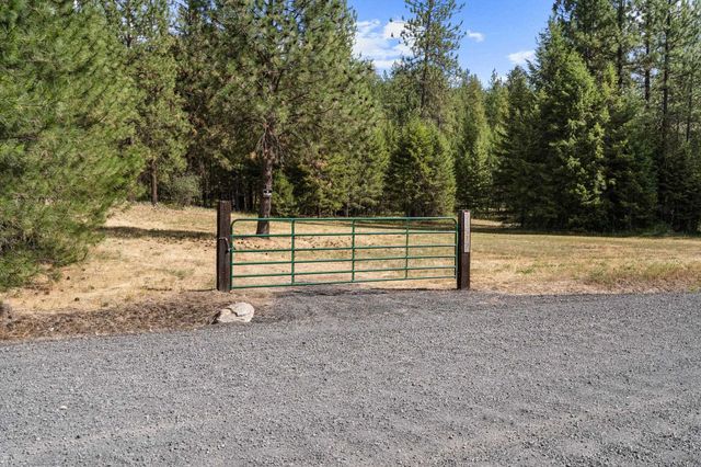 21517 W South Bank Rd, Nine Mile Falls, WA 99026