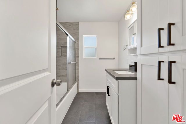 1525 W 105th Street, Los Angeles, CA 90047