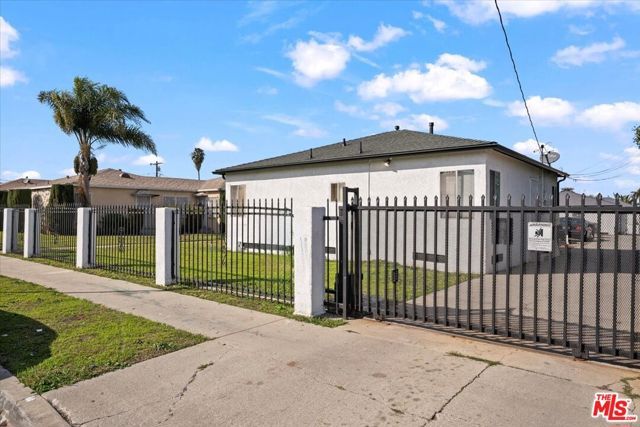 1525 W 105th Street, Los Angeles, CA 90047