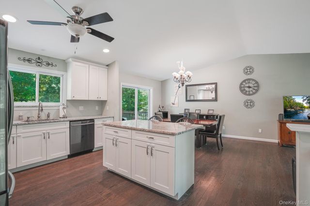 17 Regent Drive, Hopewell Junction, NY 12533