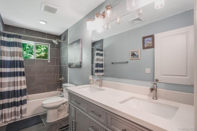 17 Regent Drive, Hopewell Junction, NY 12533