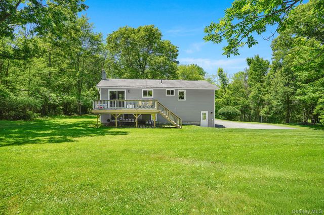 17 Regent Drive, Hopewell Junction, NY 12533