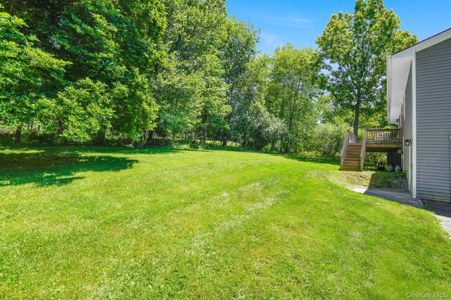 17 Regent Drive, Hopewell Junction, NY 12533