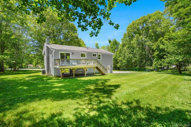 17 Regent Drive, Hopewell Junction, NY 12533
