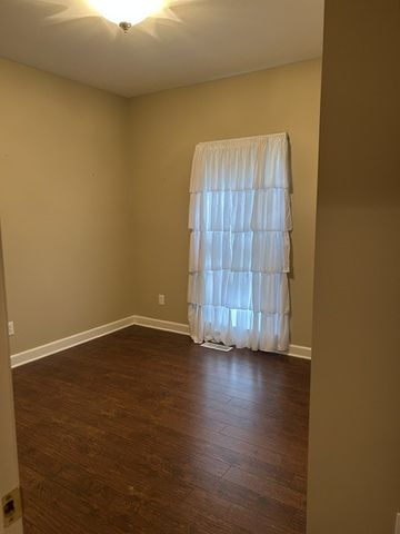 320 E Franklin St Apt 12, Gallatin, TN 37066