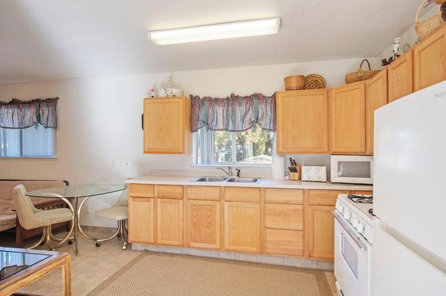 825 Wetherbee Ave, Manteca, CA 95337