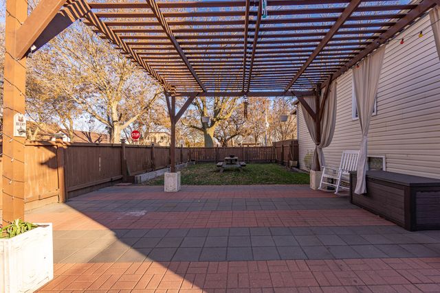 10800 S Buffalo Avenue, Chicago, IL 60617