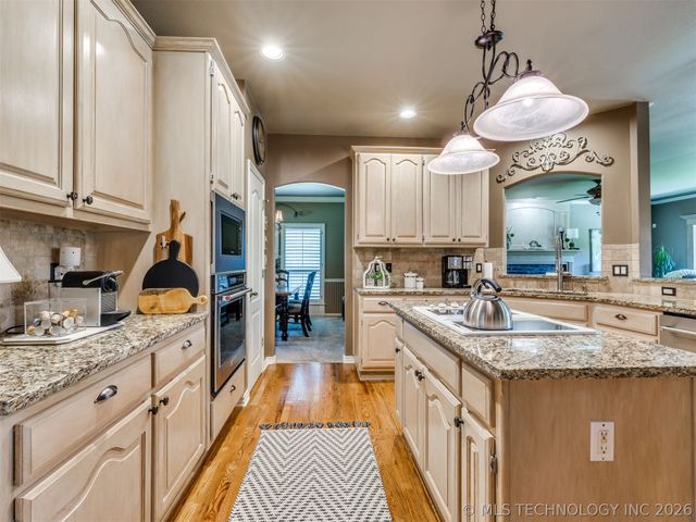 8335 S 70th East Avenue E, Tulsa, OK 74133