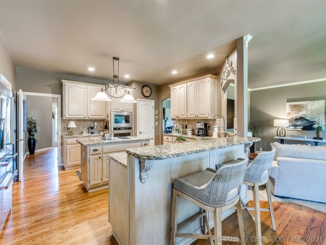 8335 S 70th East Avenue E, Tulsa, OK 74133