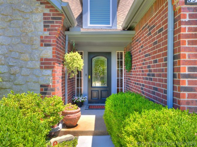 8335 S 70th East Avenue E, Tulsa, OK 74133