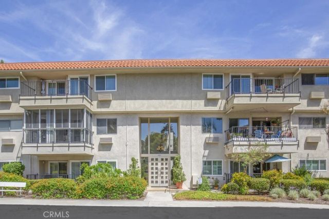 2391 VIA MARIPOAS 2G, Laguna Woods, CA 92637