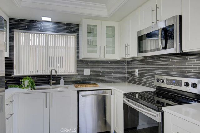 2391 VIA MARIPOAS 2G, Laguna Woods, CA 92637