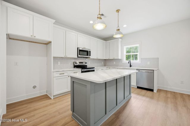 525 Barnes Landing Drive, Four Oaks, NC 27524