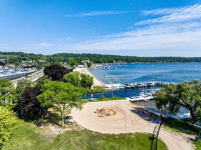 663 S Lakeshore DRIVE, Fontana, WI 53125