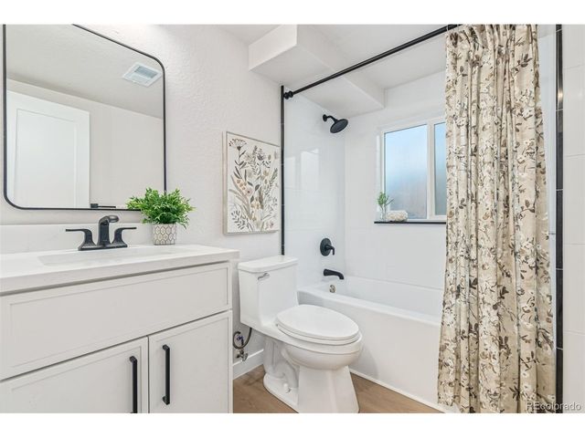 1011 Yeager Dr, Longmont, CO 80501