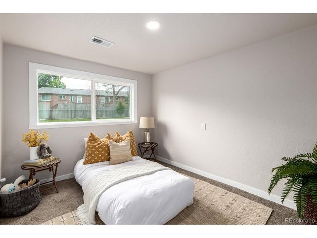 1011 Yeager Dr, Longmont, CO 80501