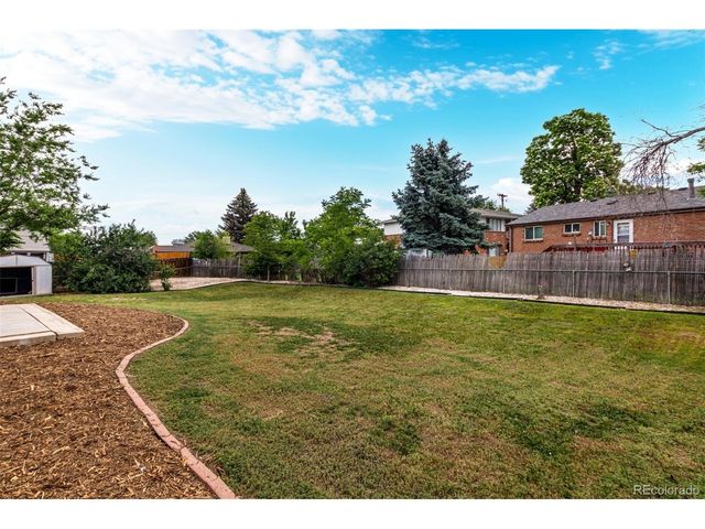 1011 Yeager Dr, Longmont, CO 80501