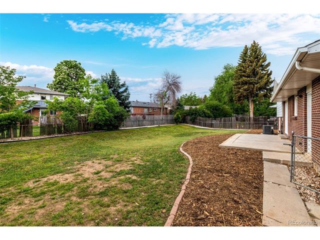 1011 Yeager Dr, Longmont, CO 80501