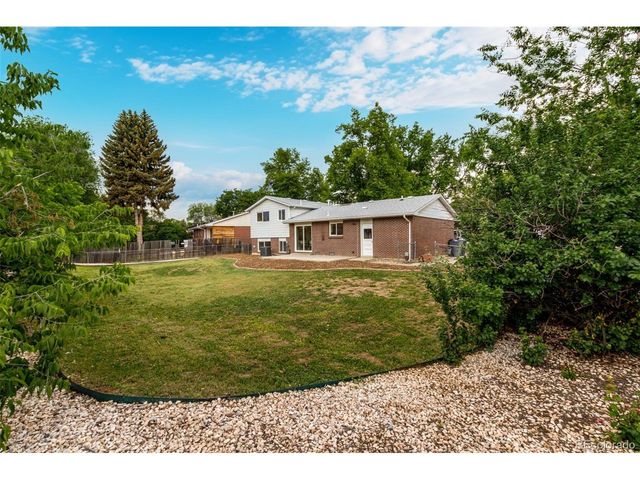 1011 Yeager Dr, Longmont, CO 80501