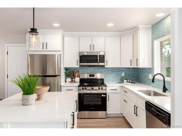 1011 Yeager Dr, Longmont, CO 80501