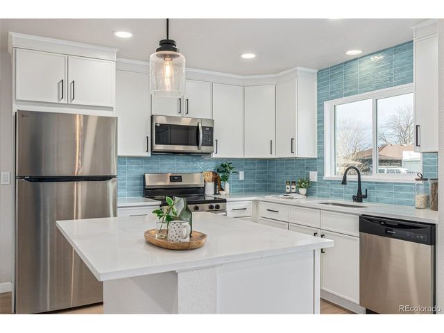 1011 Yeager Dr, Longmont, CO 80501