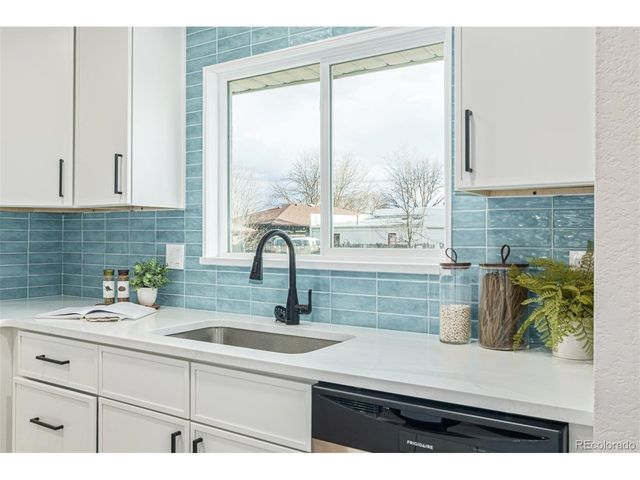 1011 Yeager Dr, Longmont, CO 80501