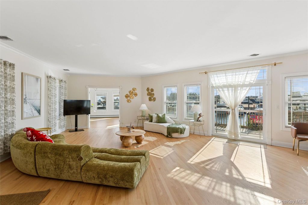 268 Gordon Place, Freeport, NY 11520 — photo 5