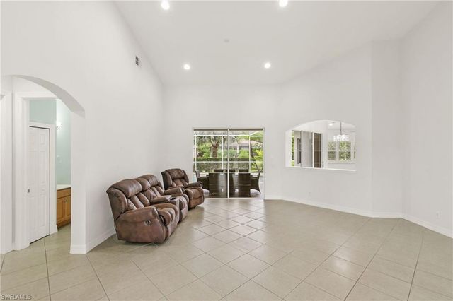 3917 Fabienne CT, Naples, FL 34109