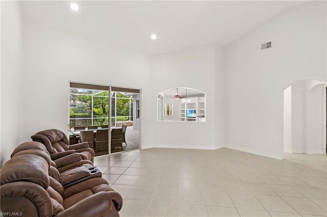 3917 Fabienne CT, Naples, FL 34109