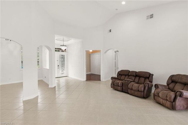3917 Fabienne CT, Naples, FL 34109